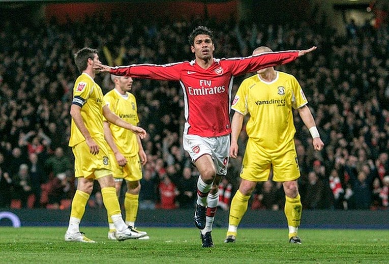 Navijači Arsenala oduševljeno dočekali Dudua: "Dobro došao, legendo"
